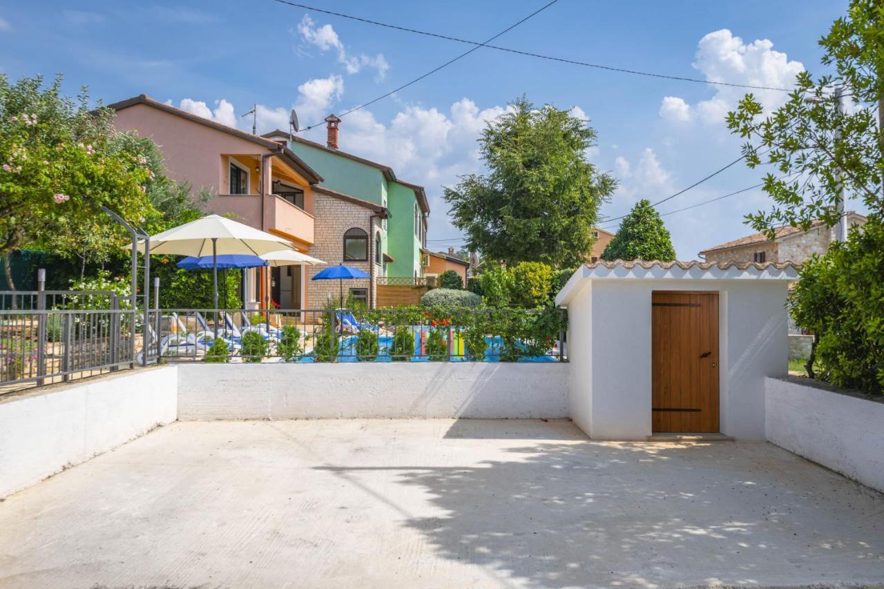 Villa Margerita With Private Pool, Yard And Parking Kaštelir Exteriör bild