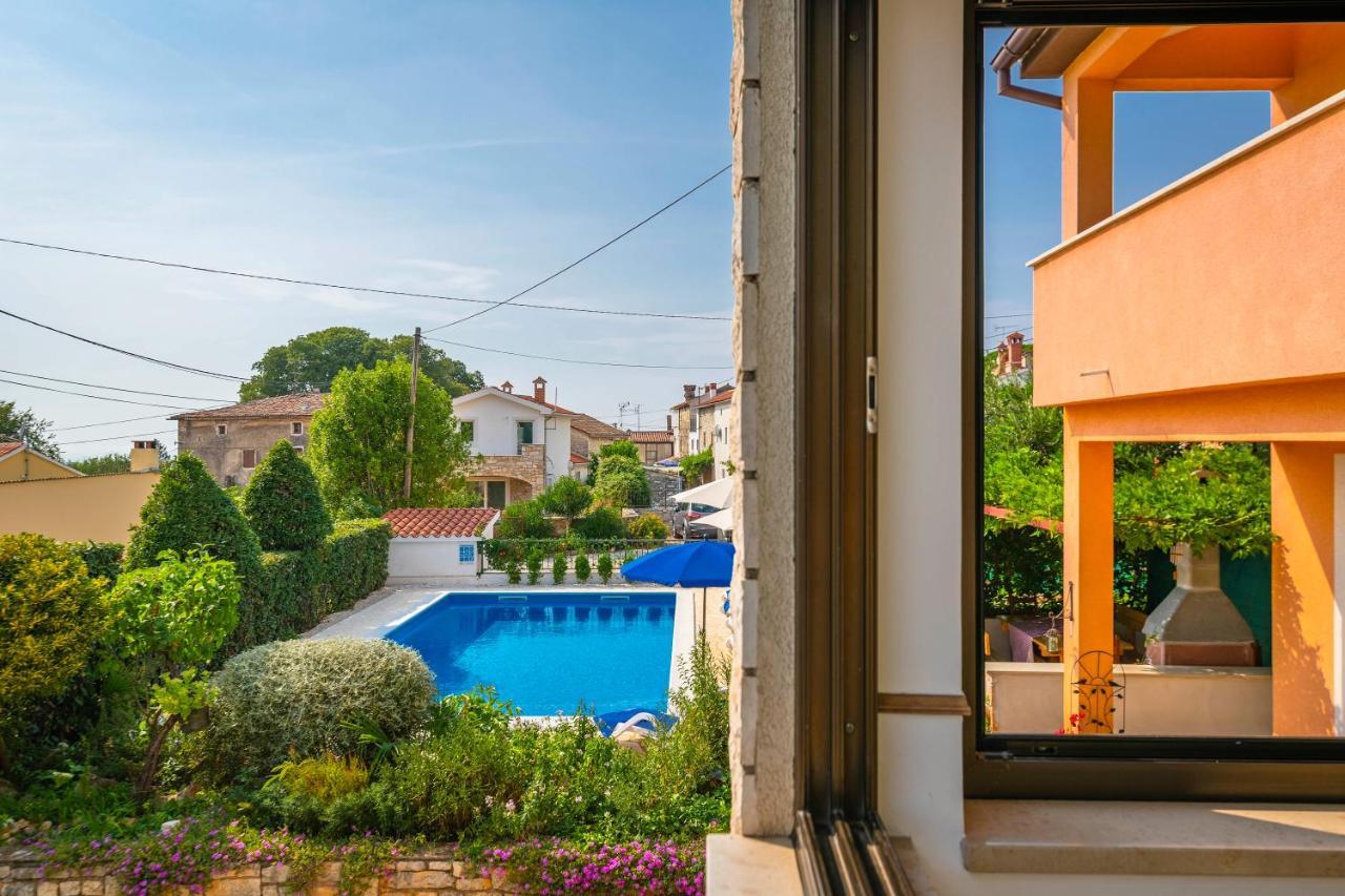 Villa Margerita With Private Pool, Yard And Parking Kaštelir Exteriör bild