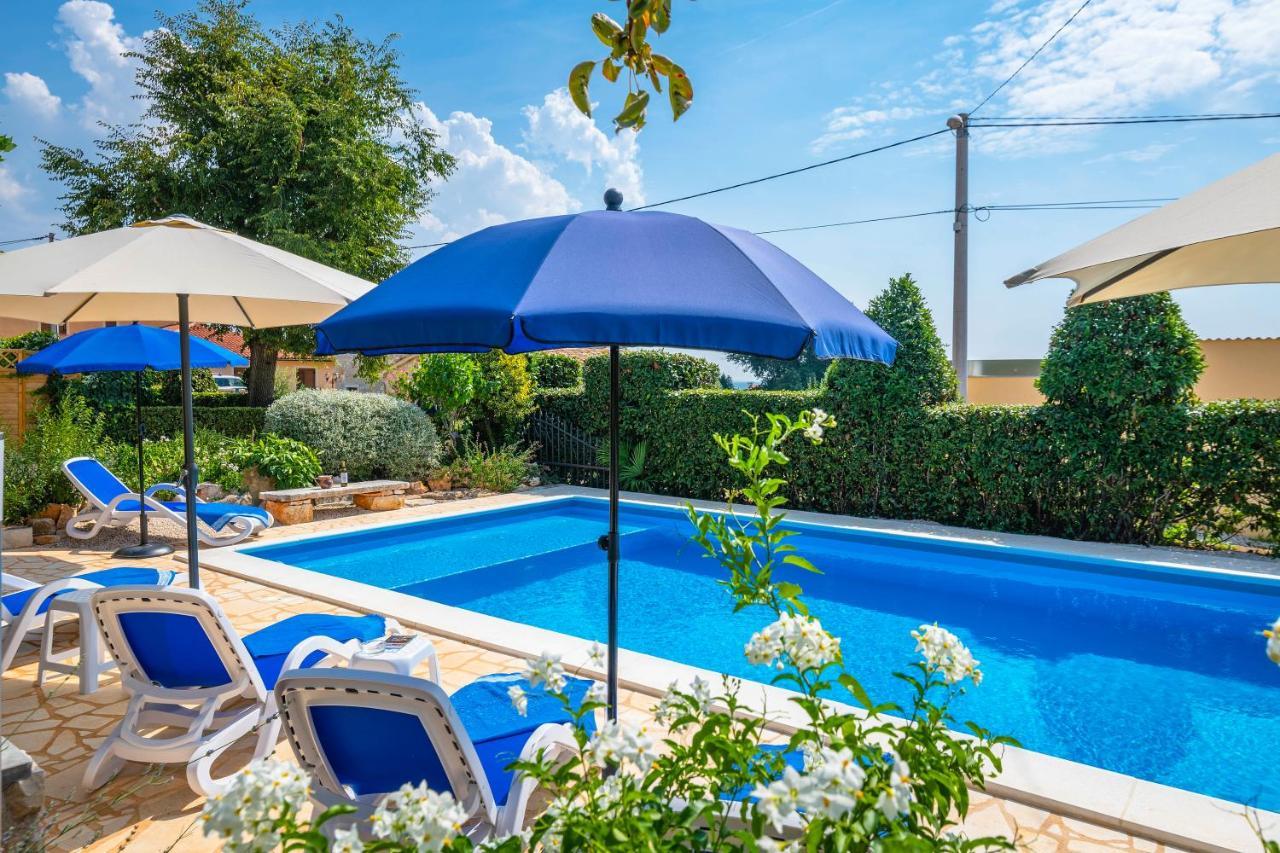 Villa Margerita With Private Pool, Yard And Parking Kaštelir Exteriör bild