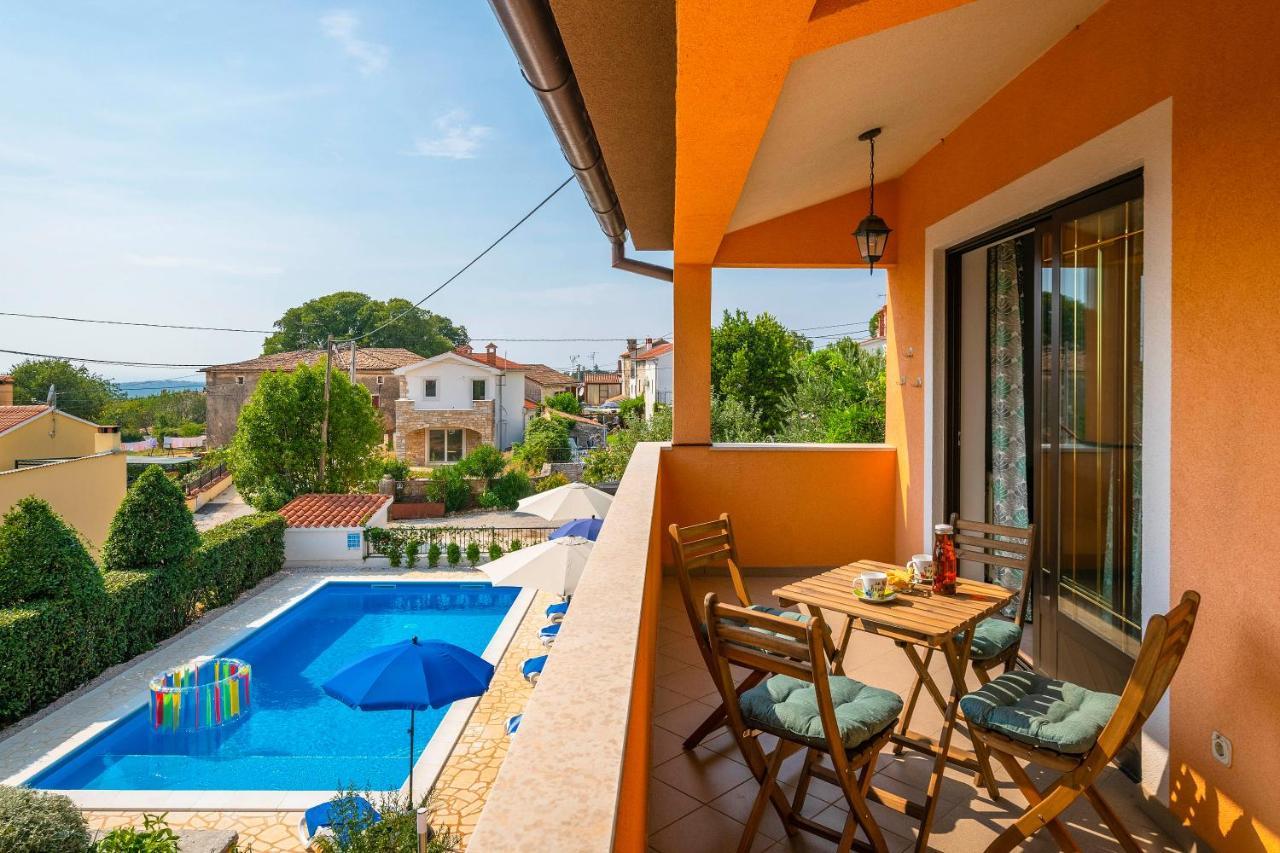Villa Margerita With Private Pool, Yard And Parking Kaštelir Exteriör bild