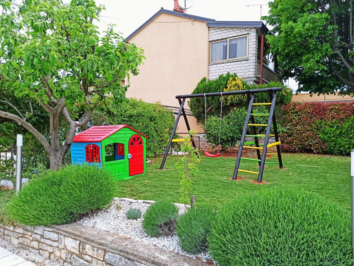 Villa Margerita With Private Pool, Yard And Parking Kaštelir Exteriör bild