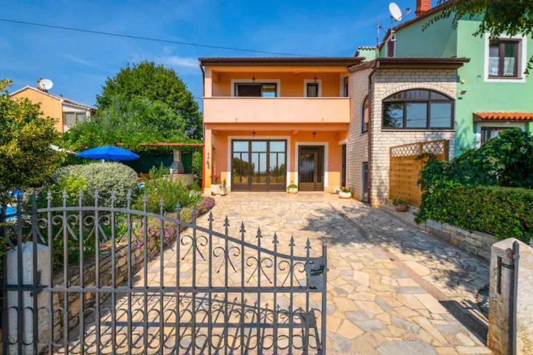 Villa Margerita With Private Pool, Yard And Parking Kaštelir Exteriör bild
